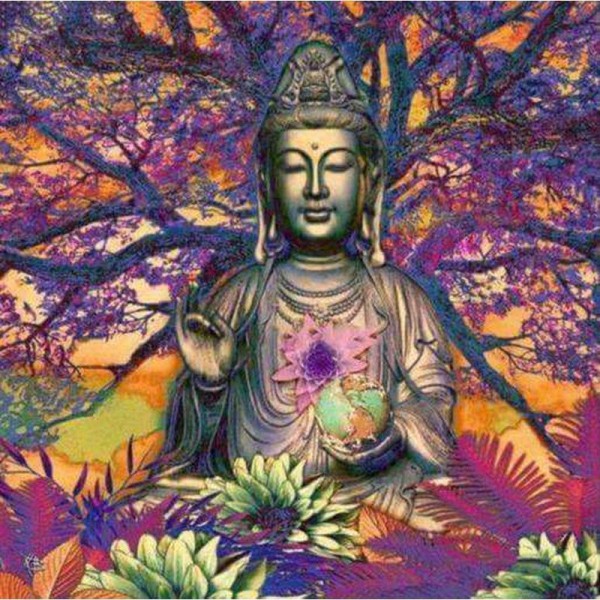 Boeddha bij paarse boom