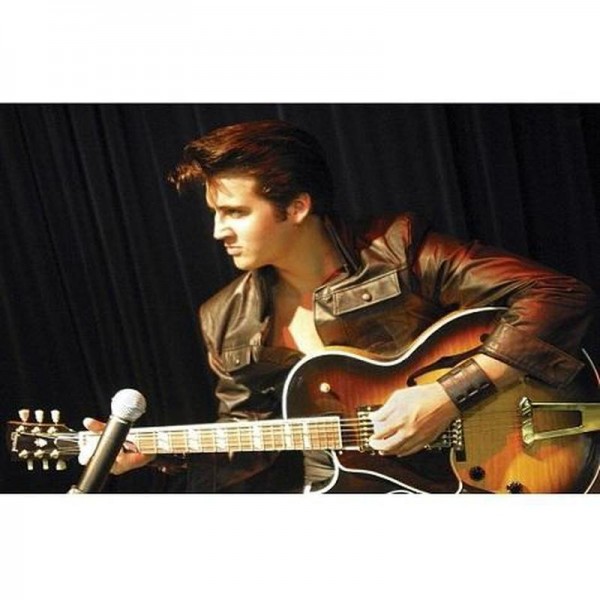 Elvis Presley met gitaar
